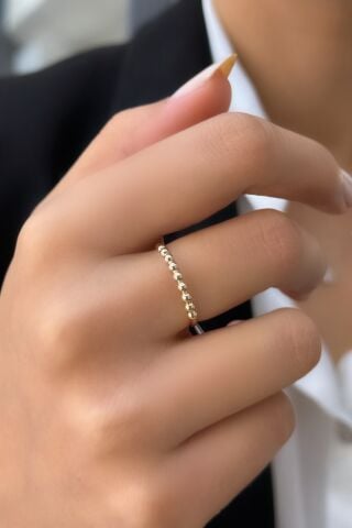 Minimal Altın Sıralı Top Yüzük