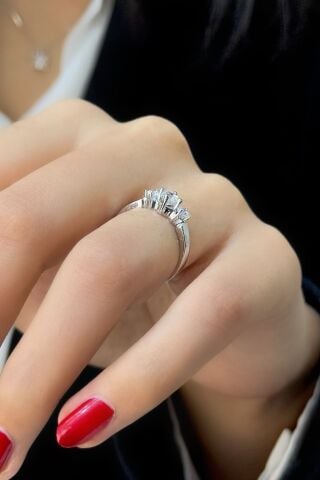 Beyaz Altın Üçtaş Yüzük