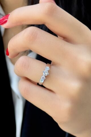 Beyaz Altın Üçtaş Yüzük