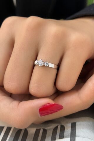 Beyaz Altın Üçtaş Yüzük