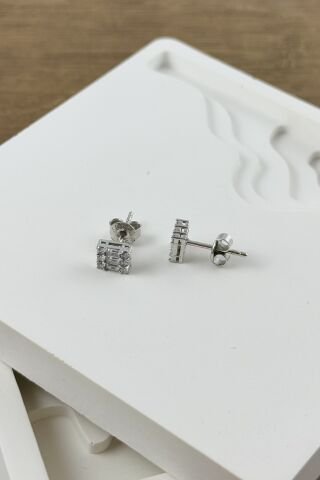 14 Ayar Altın Baget Taşlı Küpe