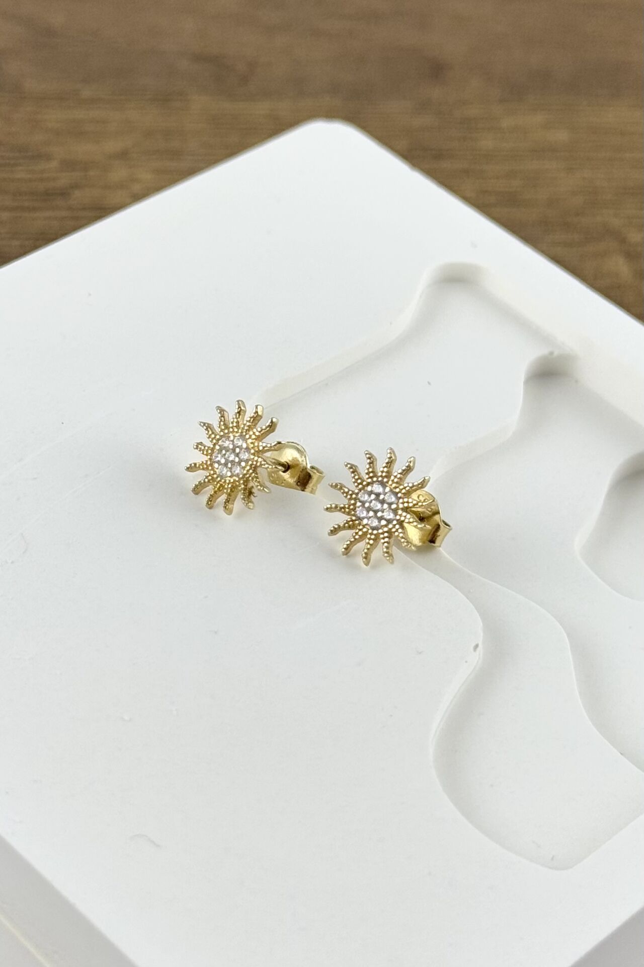 14 Ayar Altın Güneş Küpe