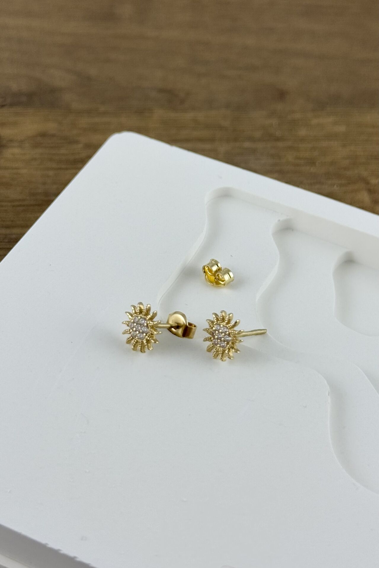 14 Ayar Altın Güneş Küpe