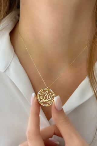 Dorikalı Lotus Çiçeği Altın Kolye