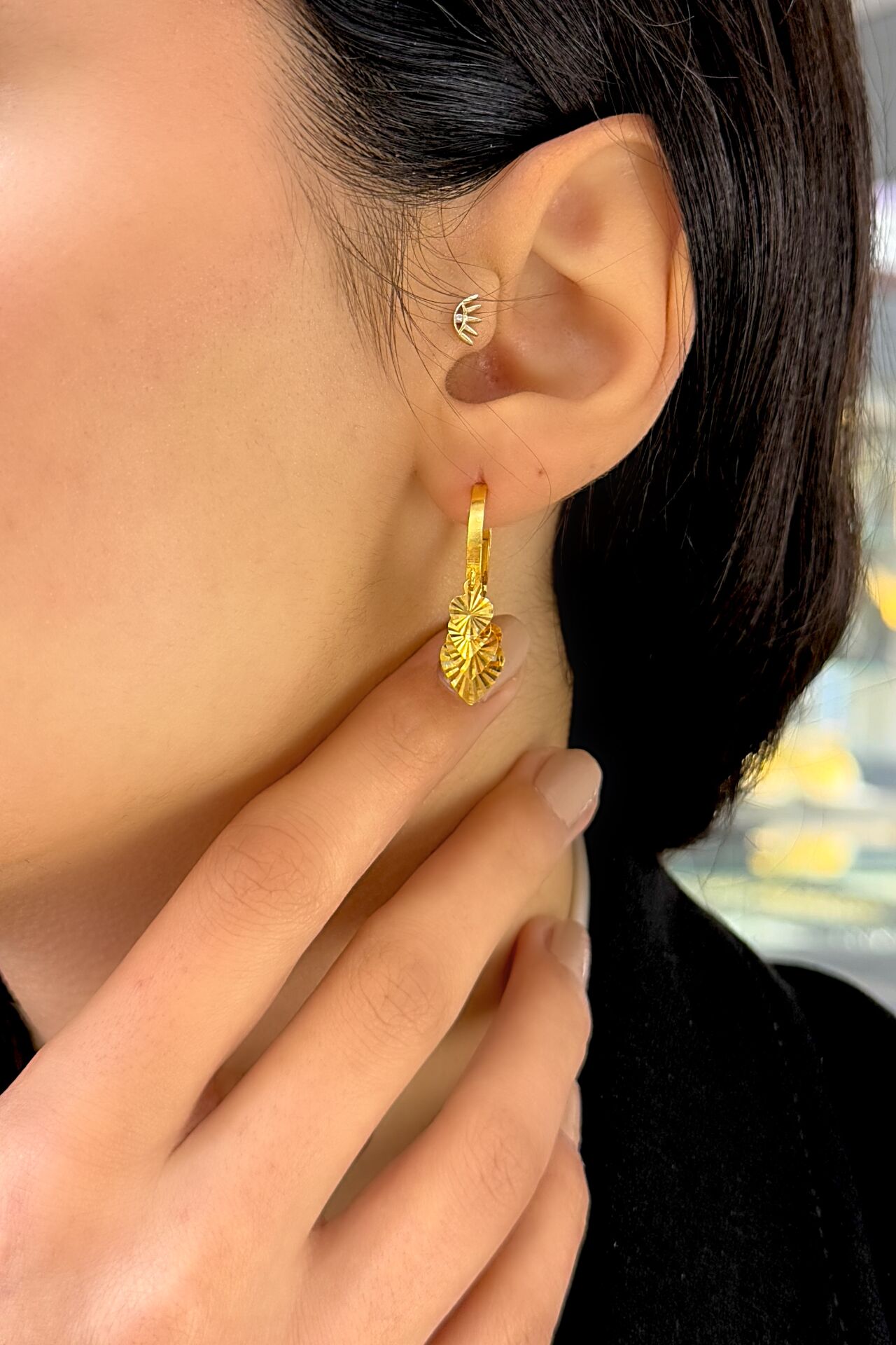 22 Ayar Altın Sallantılı Halka Küpe