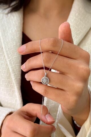14 Ayar Beyaz Altın Taşlı Kolye
